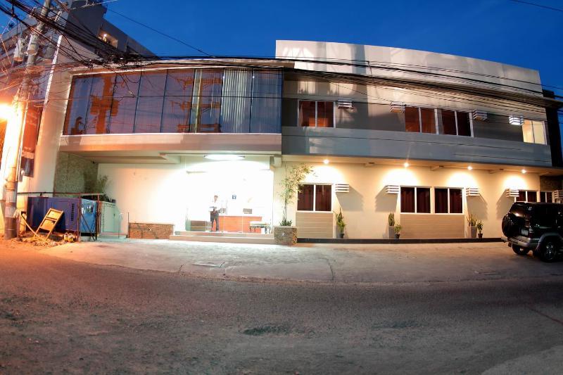 The Center Suites Cebu Exterior photo
