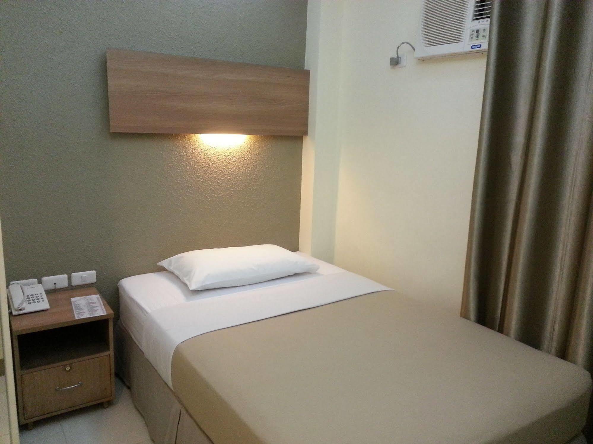 The Center Suites Cebu Exterior photo