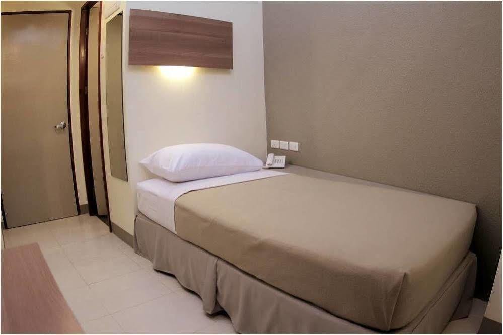 The Center Suites Cebu Exterior photo
