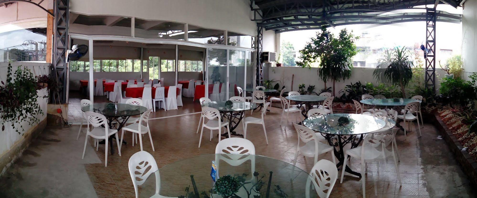 The Center Suites Cebu Exterior photo