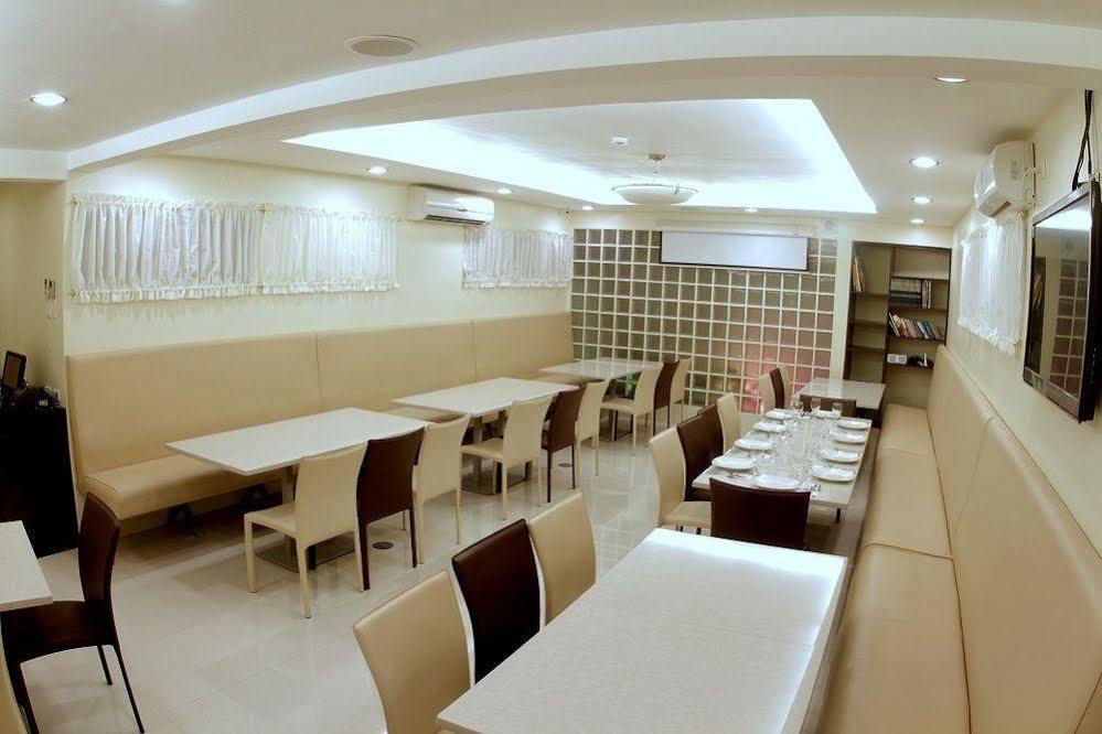 The Center Suites Cebu Exterior photo