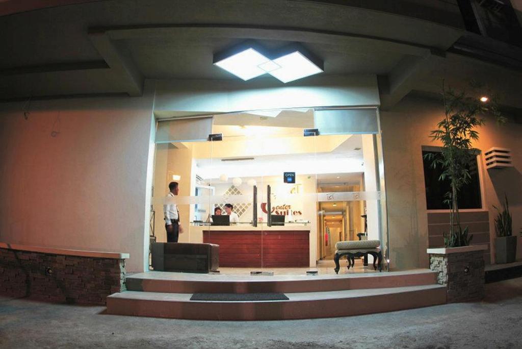 The Center Suites Cebu Exterior photo